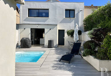 House with pool 13