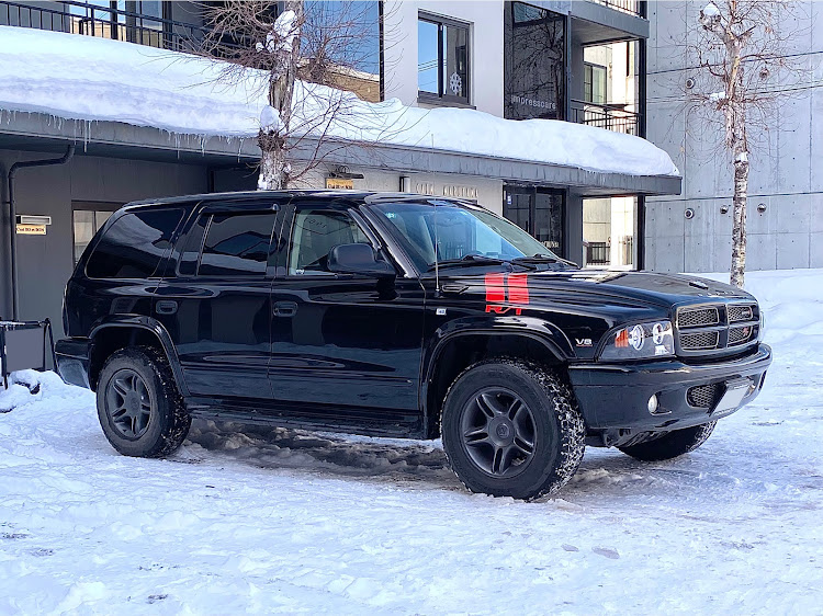 デュランゴのアメ車・マッスル貨物車・マッスル牽引車・牽引ロープ必須・今年は何台助けるかなに関するカスタム事例の投稿画像1枚目