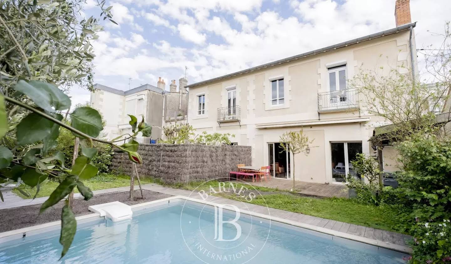 House with pool Bordeaux