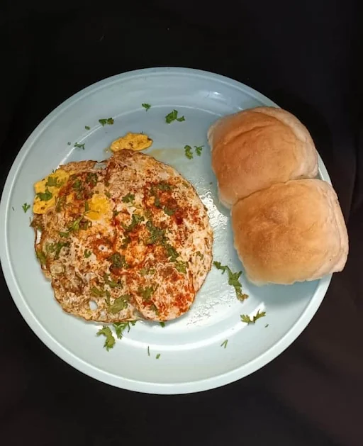 Half Fry Egg Omelette With 2 Buttered Pav