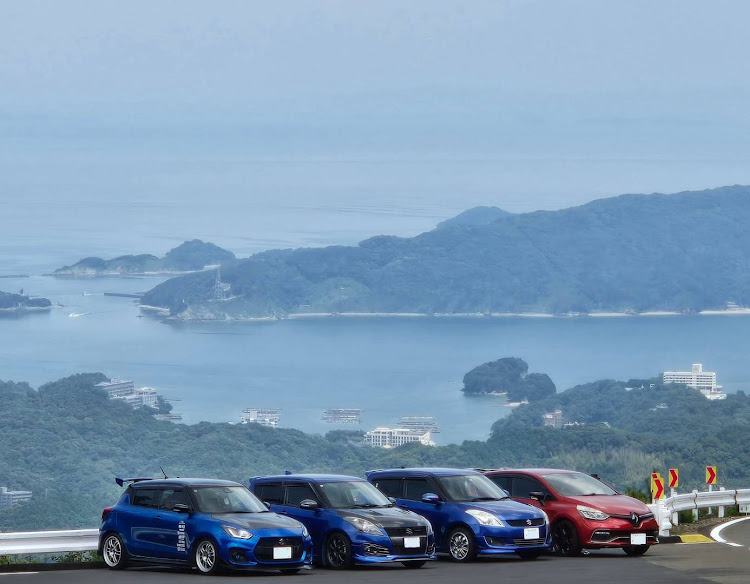 スイフトスポーツの梅雨明け・伊勢志摩スカイライン・オフ会・ルーテシアR.S.・三重県に関するカスタム事例の投稿画像3枚目