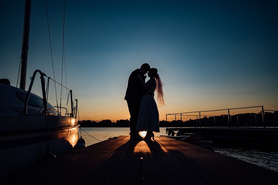 Wedding photographer Pawel Andrzejewski (loveneeds). Photo of 21 July 2020