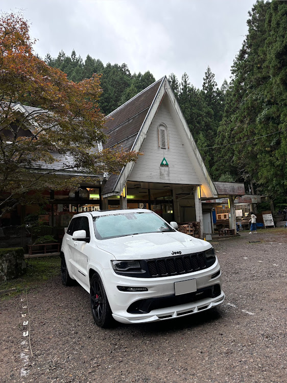 グランドチェロキーのSRT8・メンテナンスコーティング・ソロキャンプ・初めてが雨に関するカスタム事例の投稿画像10枚目