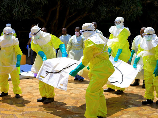 Congolese officials and the World Health Organization officials wear protective suits as they participate in a training against the Ebola virus near the town of Beni in North Kivu province of the Democratic Republic of Congo, August 11, 2018. /REUTERS