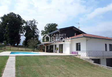 House with pool 14