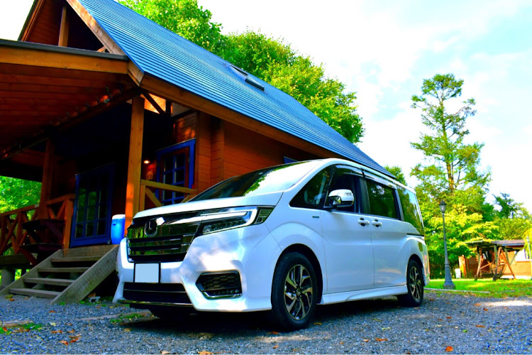 ステップワゴンの鳥取・水木しげるロード・ベタ踏み坂・ステップワゴンスパーダに関するカスタム事例の投稿画像1枚目