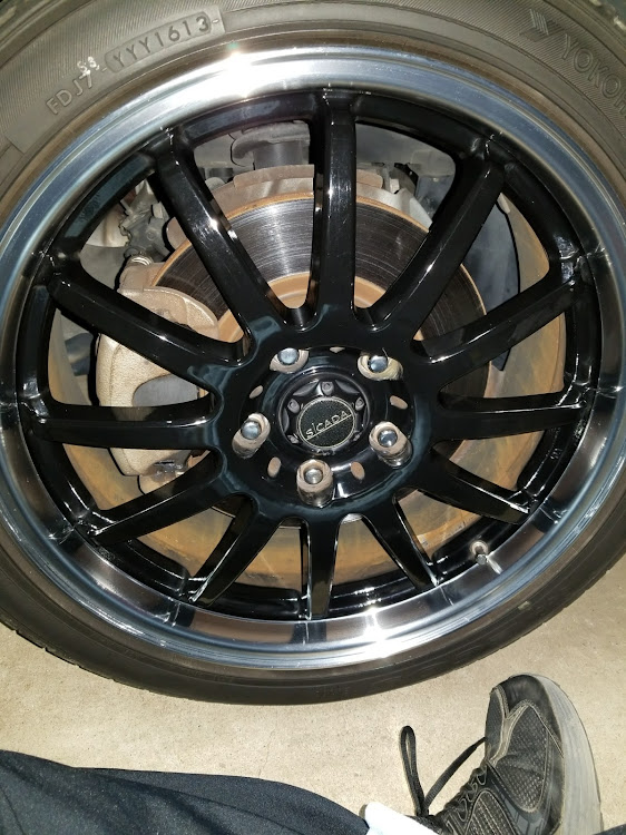 クロームさんが投稿したrx-8・ホイール清掃・友達に強制召喚(´Д｀)に関するカスタム事例の投稿画像1枚目