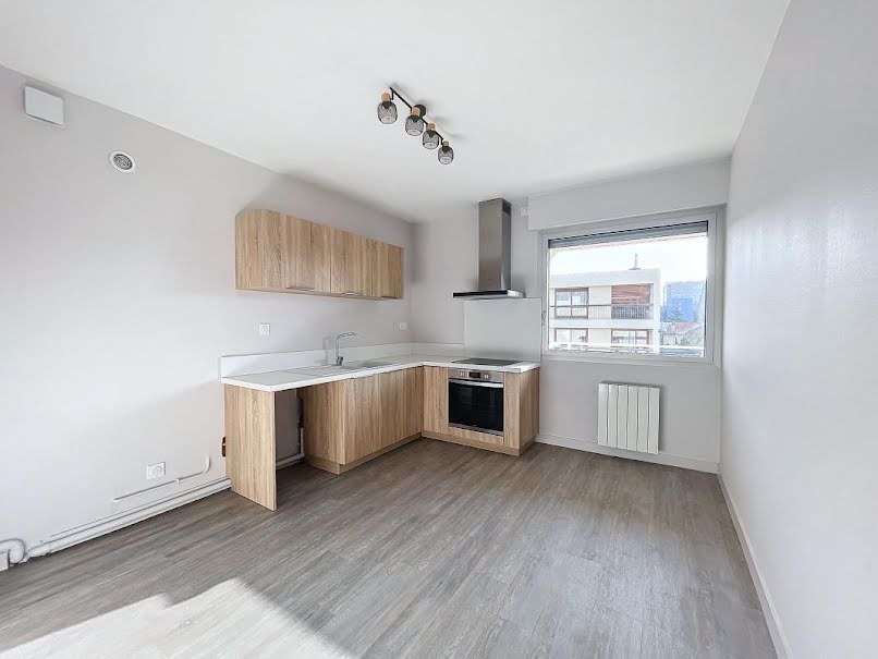 Location  appartement 4 pièces 84 m² à Clermont-Ferrand (63000), 980 €