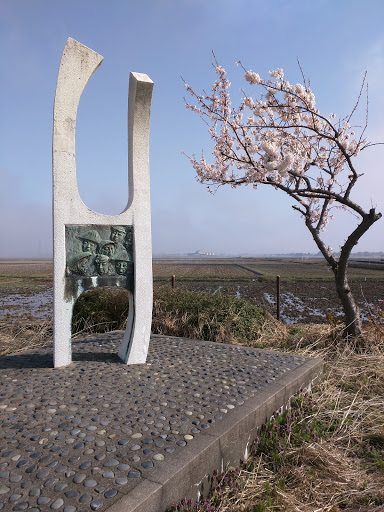 亀田郷土地改良区横越区の碑