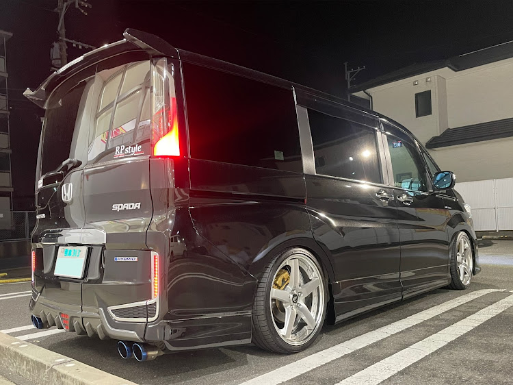 ステップワゴンスパーダのWORK WHEELS・WORK・WORKコーポレートマーク・センターキャップ交換・タイヤ交換に関するカスタム事例の投稿画像1枚目