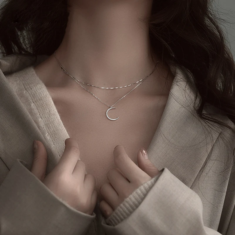 Colar de lua coreano de camada dupla Design minimalista luxo leve Joia feminina elegante e moderna Ideal para uso diário e presente