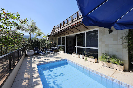 Appartement avec terrasse et piscine 1