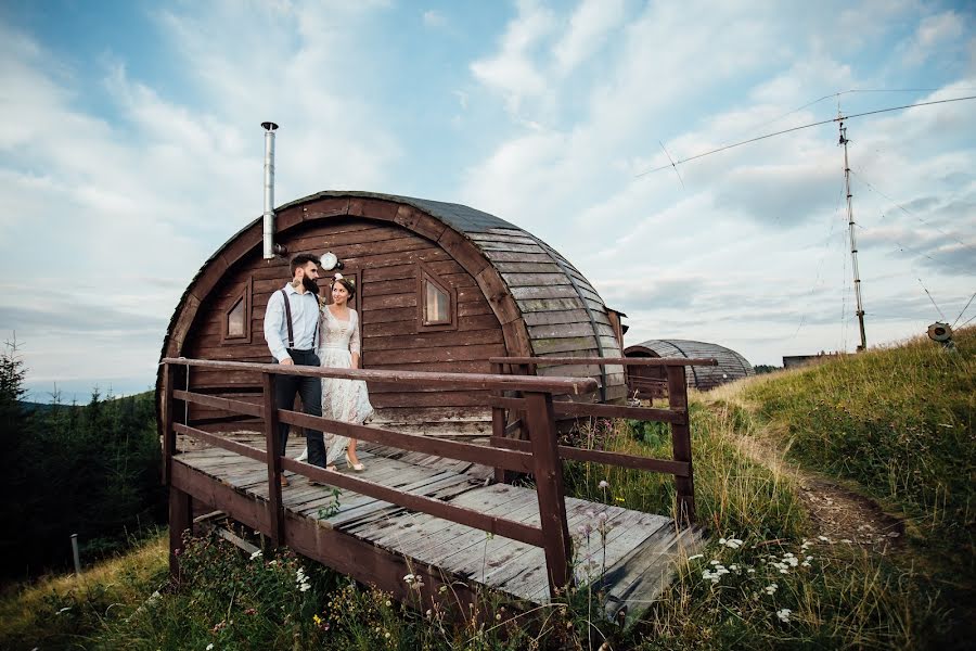 Fotógrafo de casamento Taras Nagirnyak (tarasn). Foto de 17 de setembro 2015