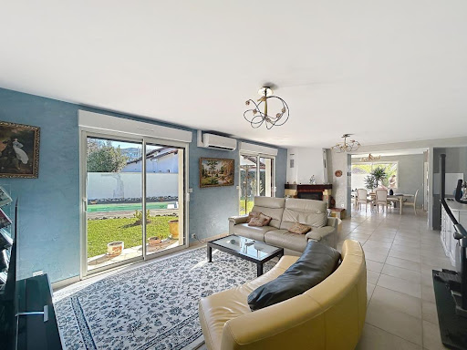 Maison avec piscine et terrasse 3