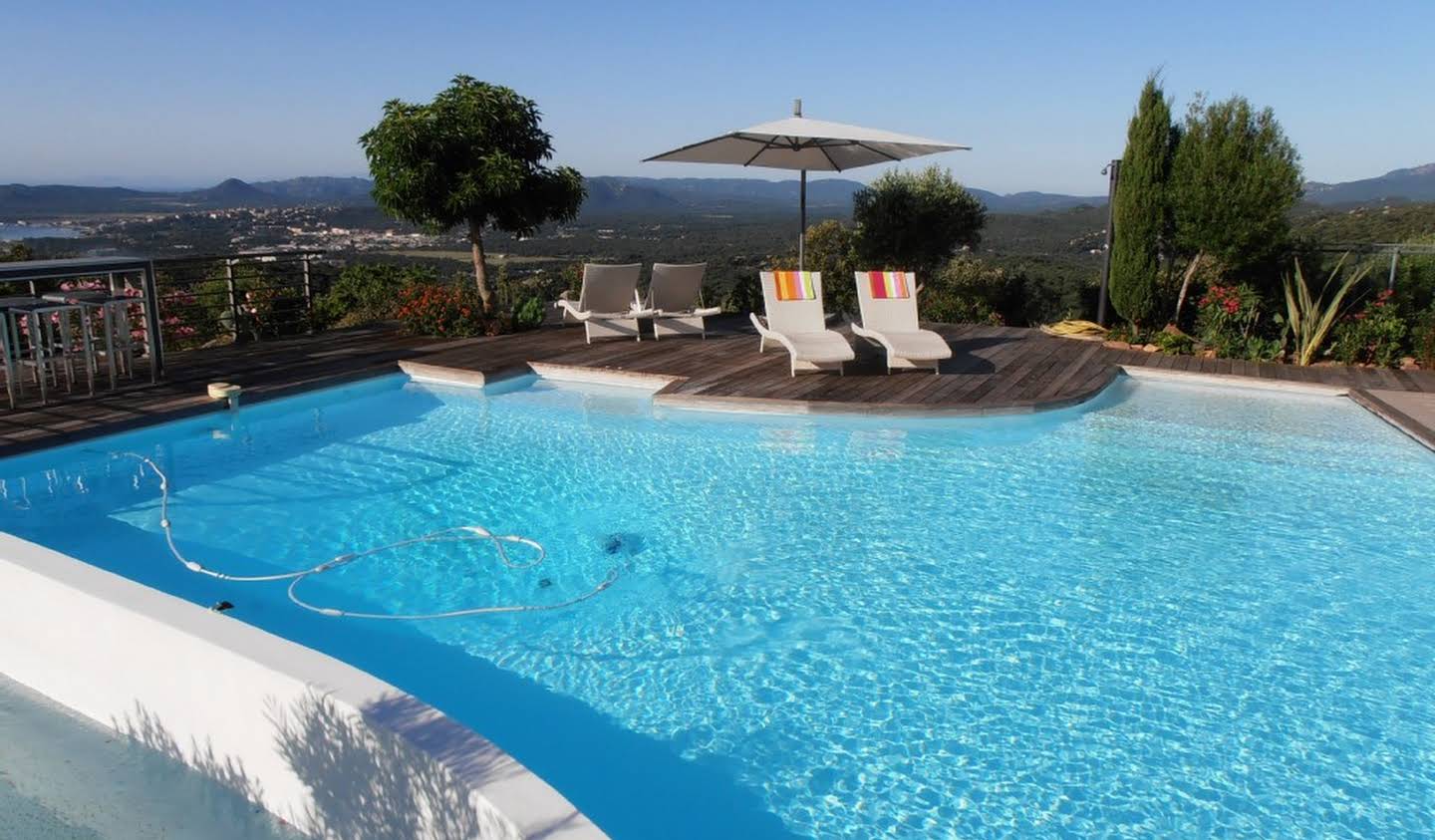 Propriété avec piscine en bord de mer Porto-Vecchio