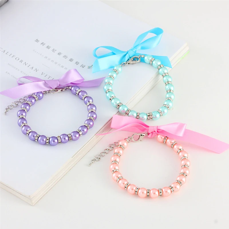 Gestreepte mode parelketting voor huisdieren. Een stijlvolle halsband voor honden en katten, perfect voor een modieuze look.
