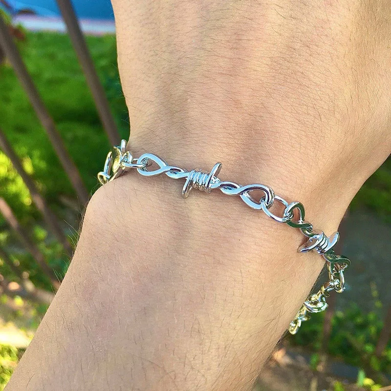 Mango Thorn armband unisex voor een coole look. Uniek en aantrekkelijk design, ideaal voor mannen en vrouwen. Een cool en modern accessoire.