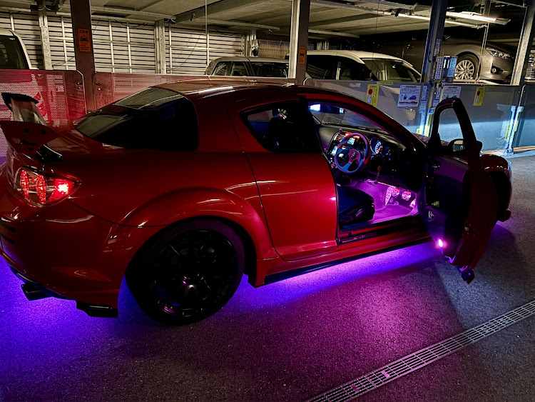 RX-8の夜の車内空間・先週のお題・エロピンク号・光り物はやめられらない・空気が冷えると音がいいに関するカスタム事例の投稿画像2枚目