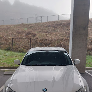 320i