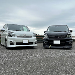 ヴォクシー ZRR70W