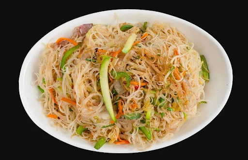 Stir Fried Hakka Noodles With Vegetables