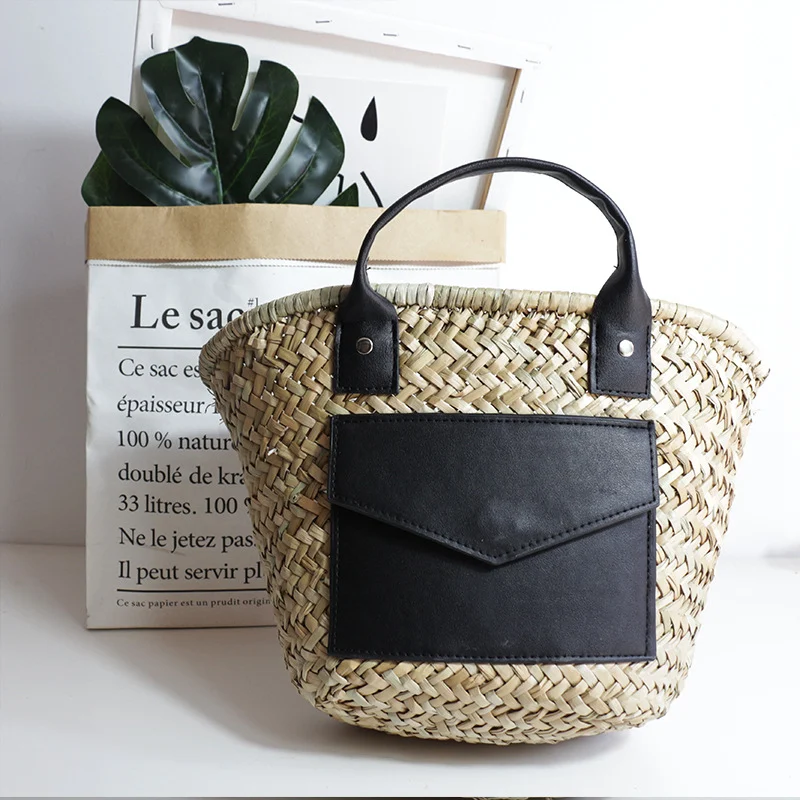 Handheld diagonale dames strooien tas. Lichtgewicht, stijlvol en perfect voor de zomer, strand, winkelen en zonnige wandelingen.