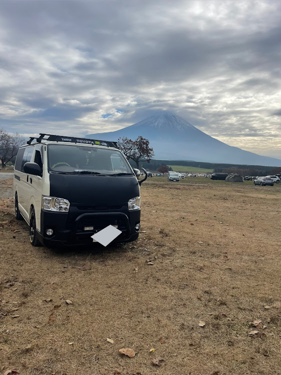 ハイエース レジアスのソログルキャンプ・山梨県・ふもとっぱらキャンプ場・雨キャン☂️に関するカスタム事例の投稿画像1枚目