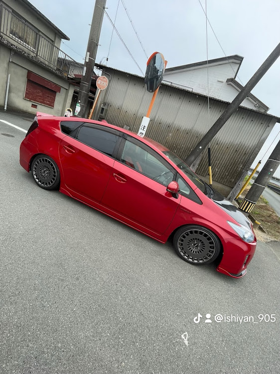 プリウスの#unity・#usdm#stance・#loweredLifestyle・#jdmlifestyle・#純ベタに関するカスタム事例の投稿画像4枚目