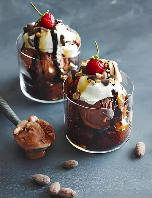 Fruit & Chocolate Sundae