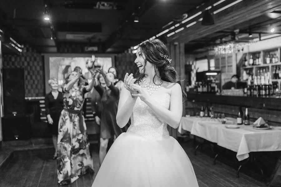 Fotógrafo de casamento Aleksandra Savenkova (fotocapriz). Foto de 3 de maio 2018