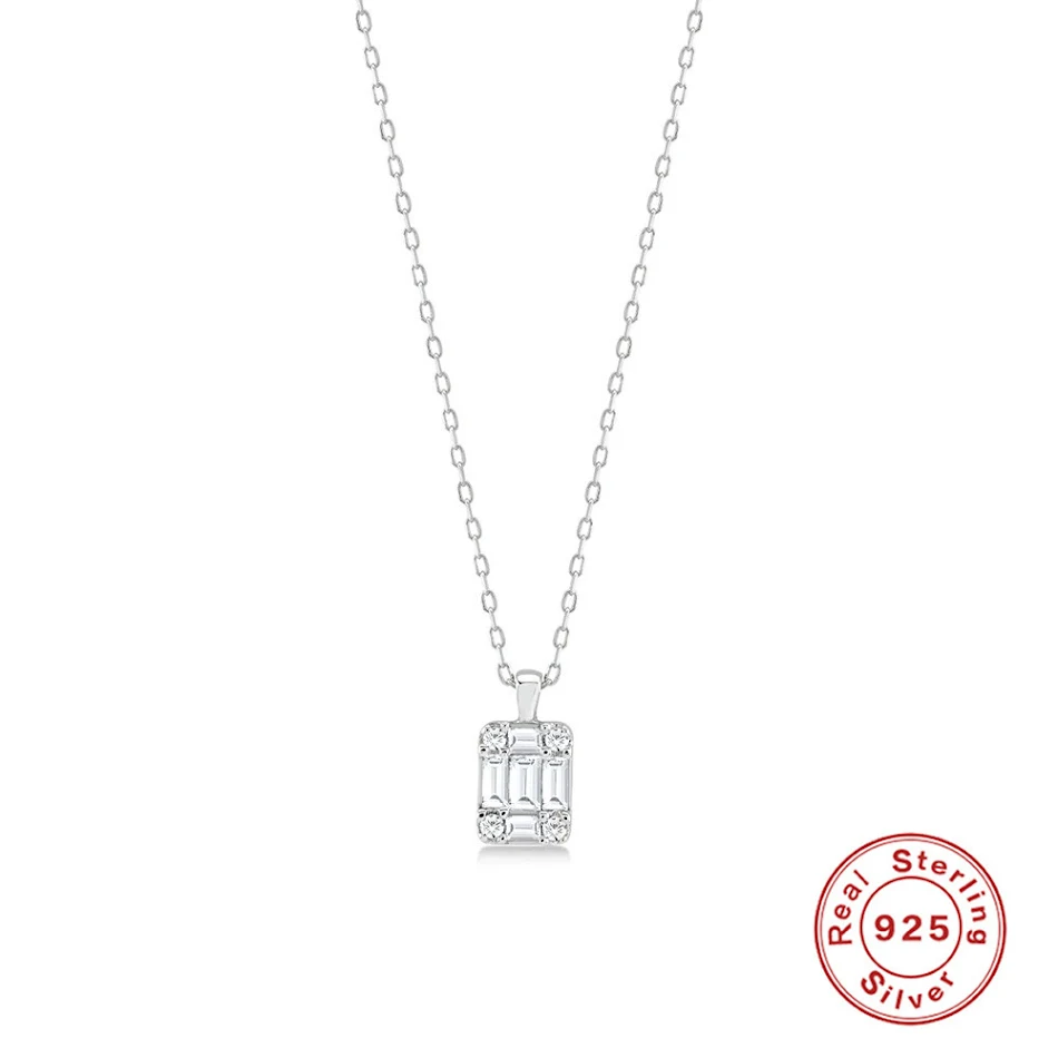 Collier Femme Simple et Tendance. Élégant et polyvalent, parfait pour rehausser votre style quotidien et ajouter une touche unique à votre look.