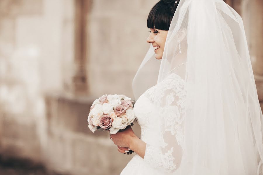 Fotógrafo de casamento Denis Polulyakh (poluliakh). Foto de 21 de abril 2016