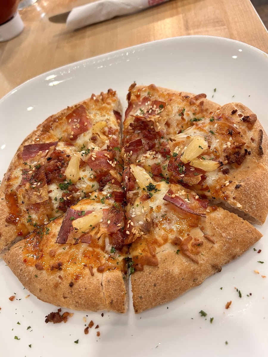 Royal Hawaiian cauliflower pizza