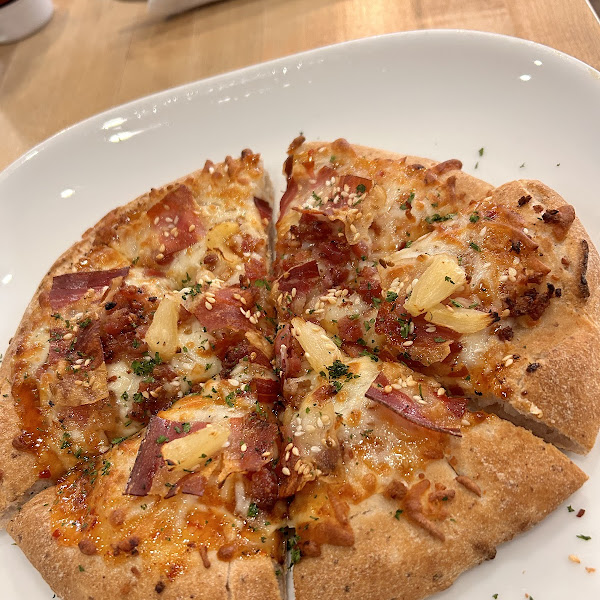 Royal Hawaiian cauliflower pizza