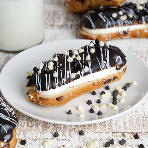 Choco Eclair (Contains Egg)