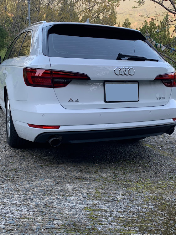 A4 アバントの洗車した！・レーダー取り付け・手術しますに関するカスタム事例の投稿画像5枚目