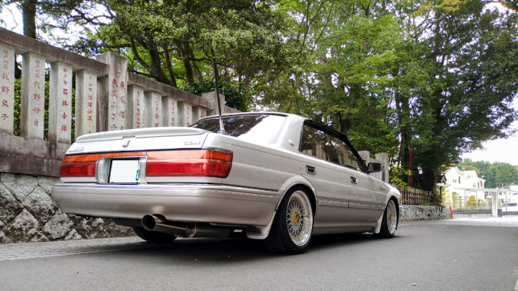 クラウンハードトップのSOLITARY・平成初期・ピックアップされない車・久しぶりに洗うかな・ホイール磨きめんどくさに関するカスタム事例の投稿画像2枚目