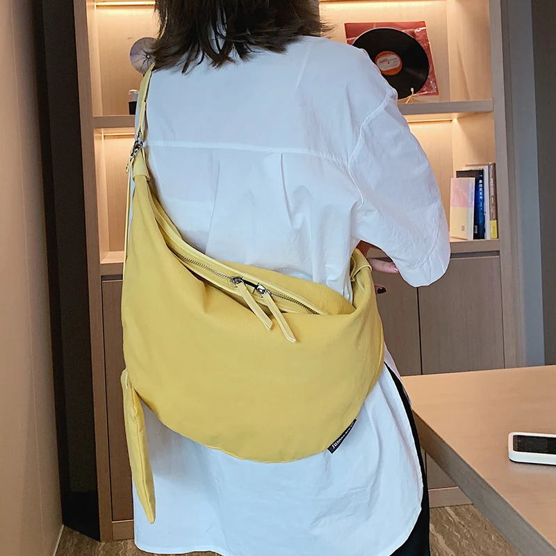 Bolsa de ombro feminina de lona estilo dumpling, bolsa transversal casual de moda, perfeita para uso diário, leve e prática.