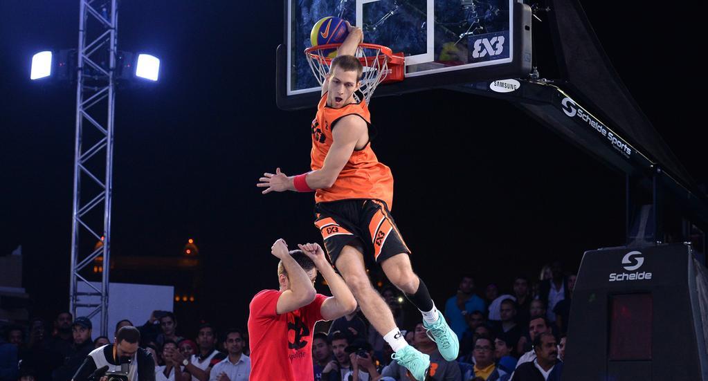Jordan Kilganon does the Scorpion Dunk at FIBA 3x3 All-Stars Dunk Contest -  Ballislife.com