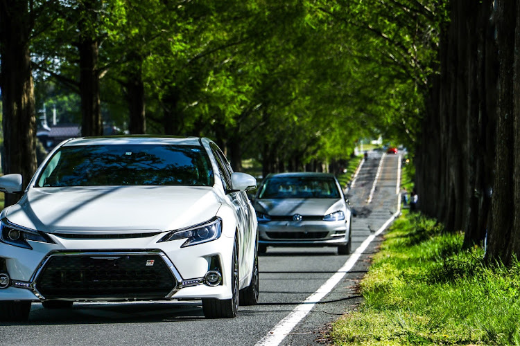 マークXのTEAM XROSS・メタセコイア並木・車を止める場所は考えましょう👍に関するカスタム事例の投稿画像1枚目