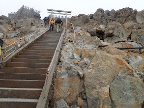 山頂への階段