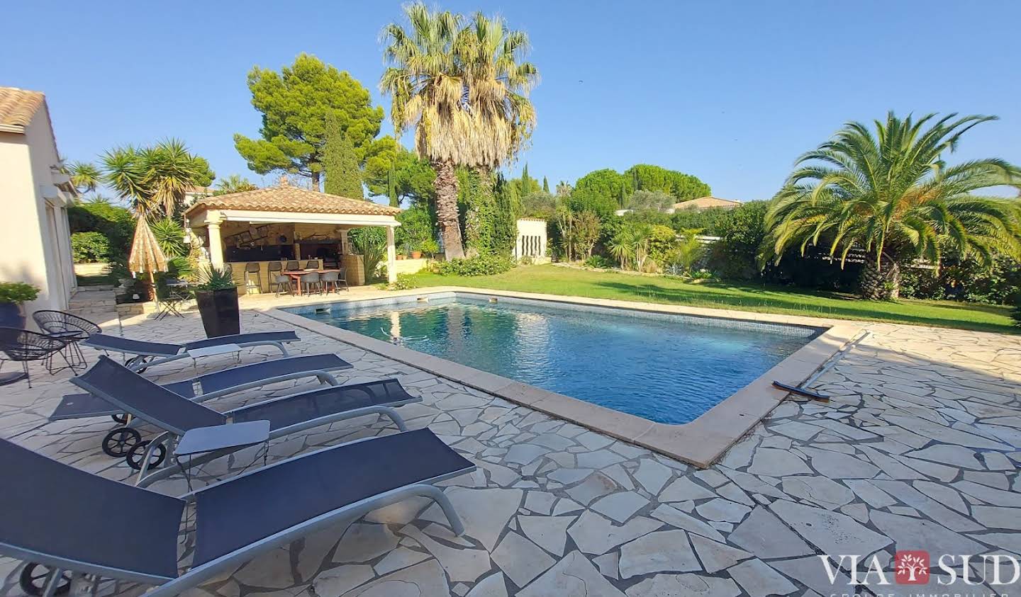 House with pool and terrace Beziers