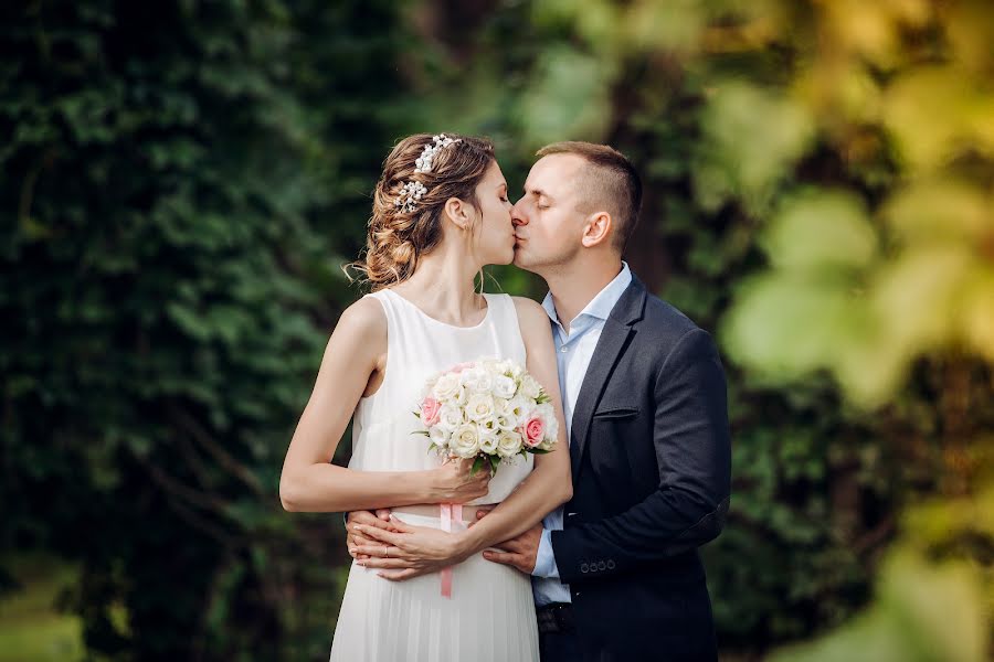 Fotografo di matrimoni Emma Kuzina (emmakuzina). Foto del 2 marzo 2020