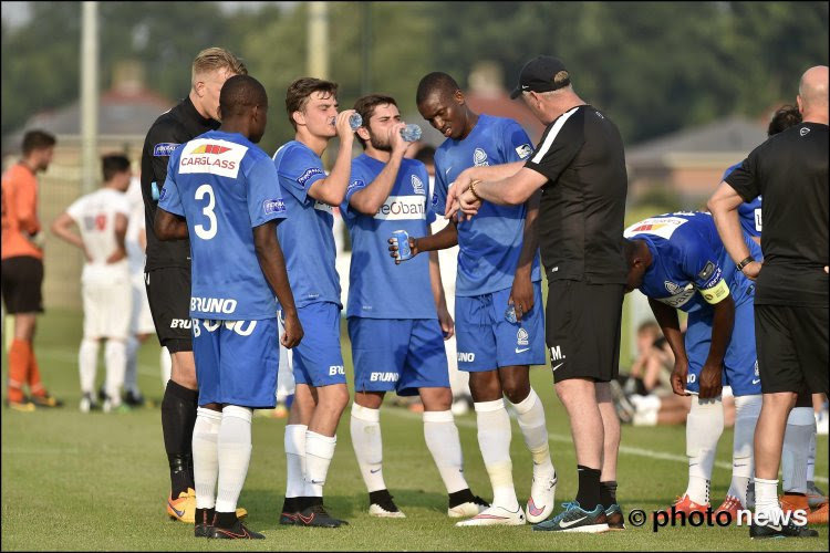 Ongestraft met modder gooien naar de coach? Dat kan bij Racing Genk en Peter Maes