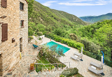 Maison avec piscine et terrasse 1