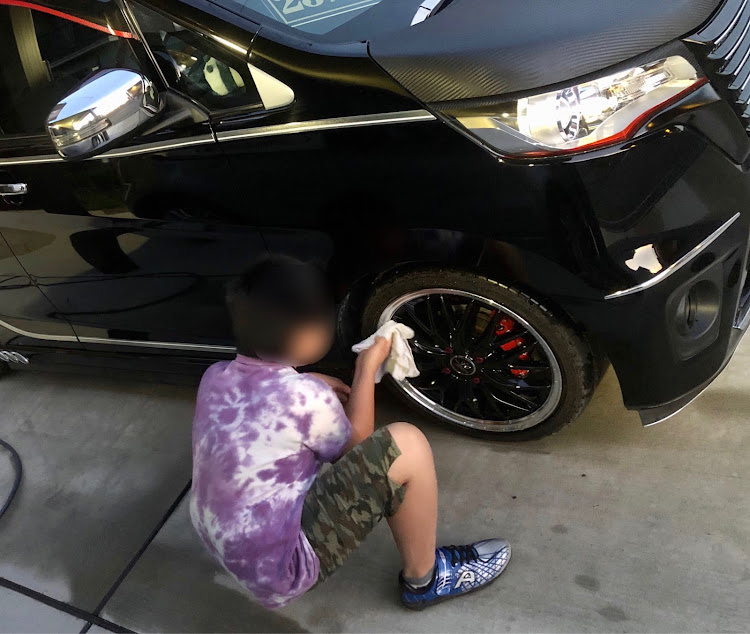 デイズハイウェイスターの今月でDAYZちゃん7年目😆・親子で洗車😆✨・洗車に関するカスタム事例の投稿画像3枚目