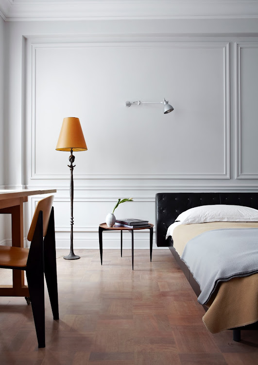 On the other side of the Poltrona Frau’s Jackie Bed by Jean-Marie Massaud, the side table is by Patricia Urquiola. The chair in the foreground is a Standard Chair by Jean Prouvé.