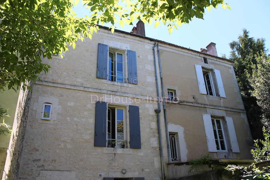 Vente maison 6 pièces 183 m² à Angouleme (16000), 299 000 €