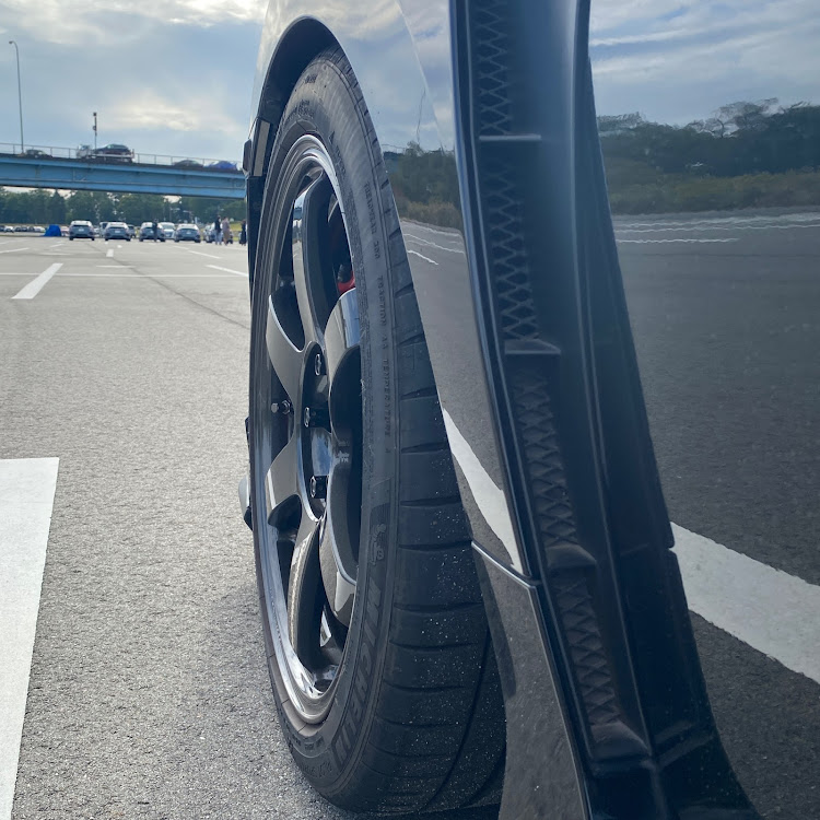 シビックタイプRのTE37SAGA・8.5J＋36・ホイールを眺めるだけの投稿・パイロットスポーツ4S・245/40/18に関するカスタム事例の投稿画像6枚目