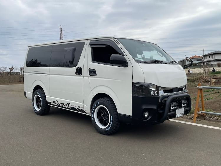 ハイエースバンのオフ会・リフトアップ・ストレスフリー・地下駐車場ストレスに関するカスタム事例の投稿画像2枚目